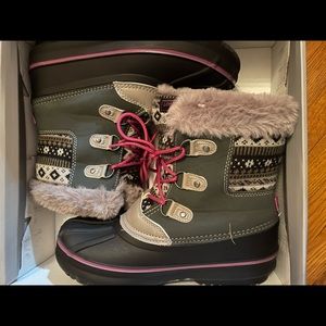 Big girl snow boots size 5M